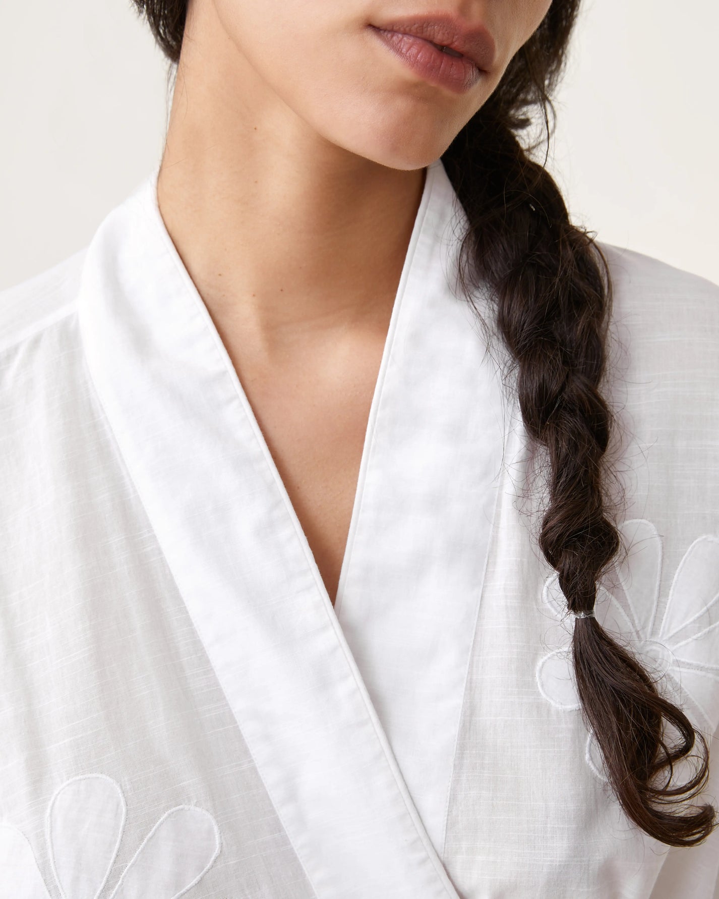 Kimono Haby broderies fleurs blanches