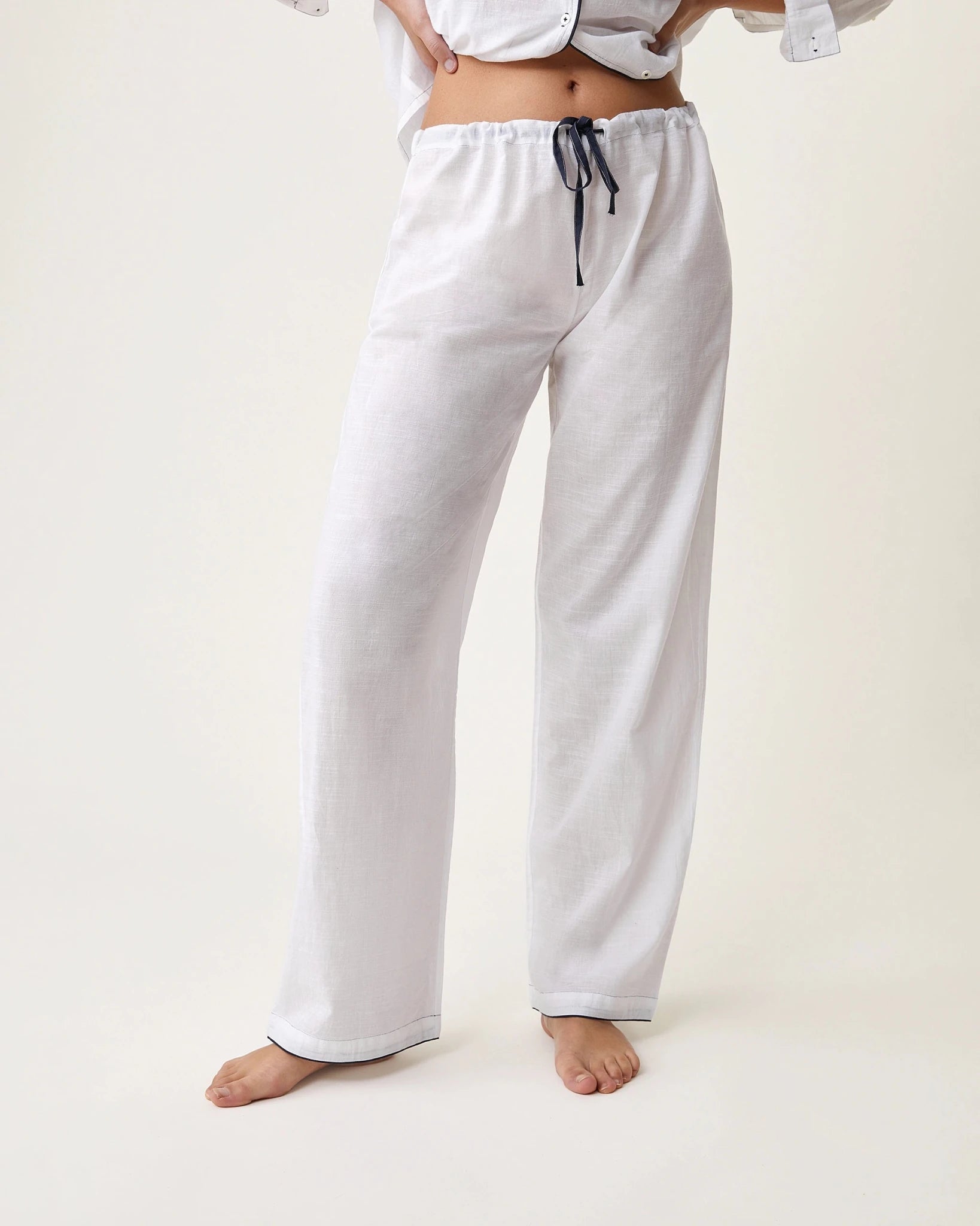 Pyjama Thelma blanc passepoil navy - Scarlette Ateliers