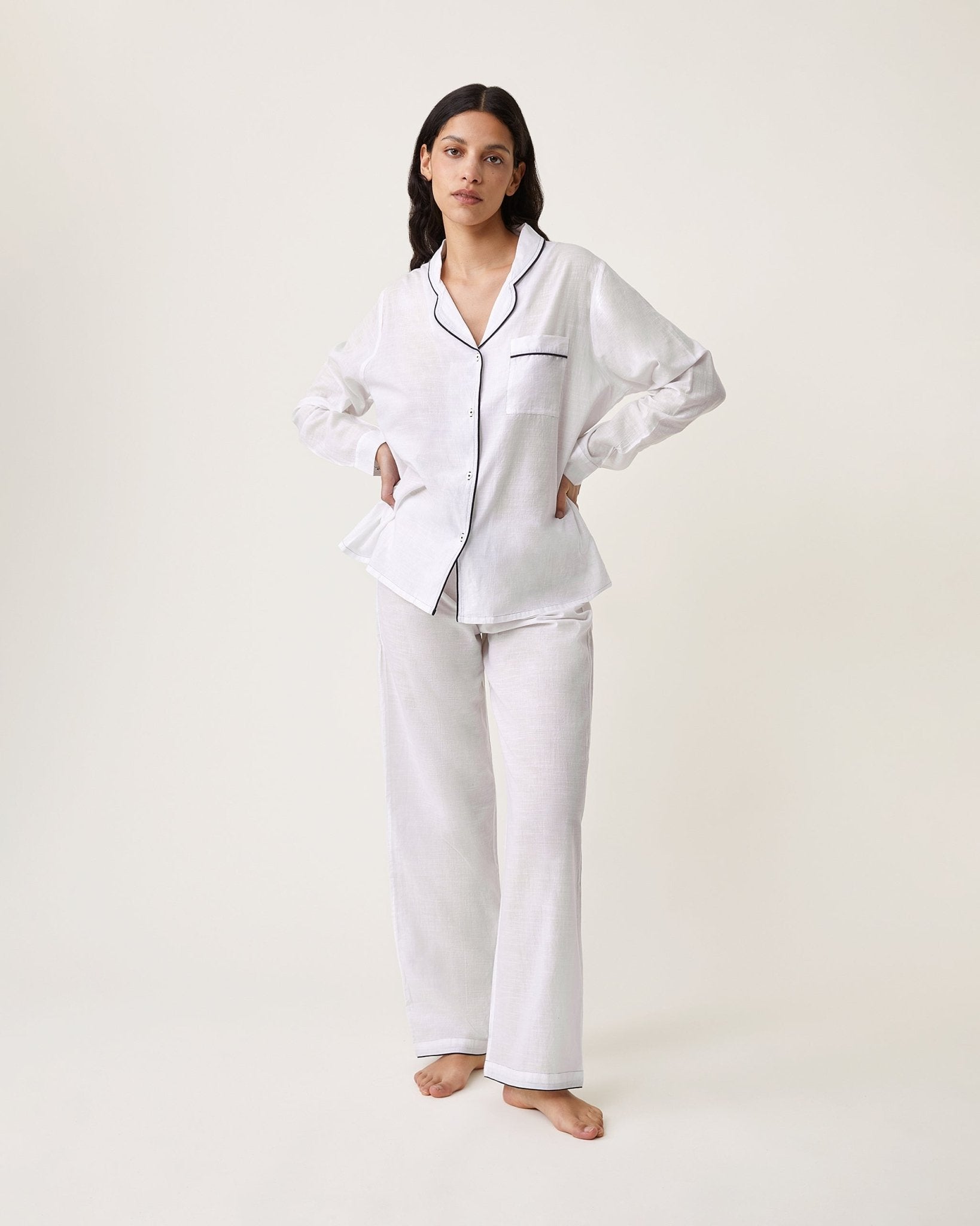 Pyjama Thelma blanc passepoil navy - Scarlette Ateliers