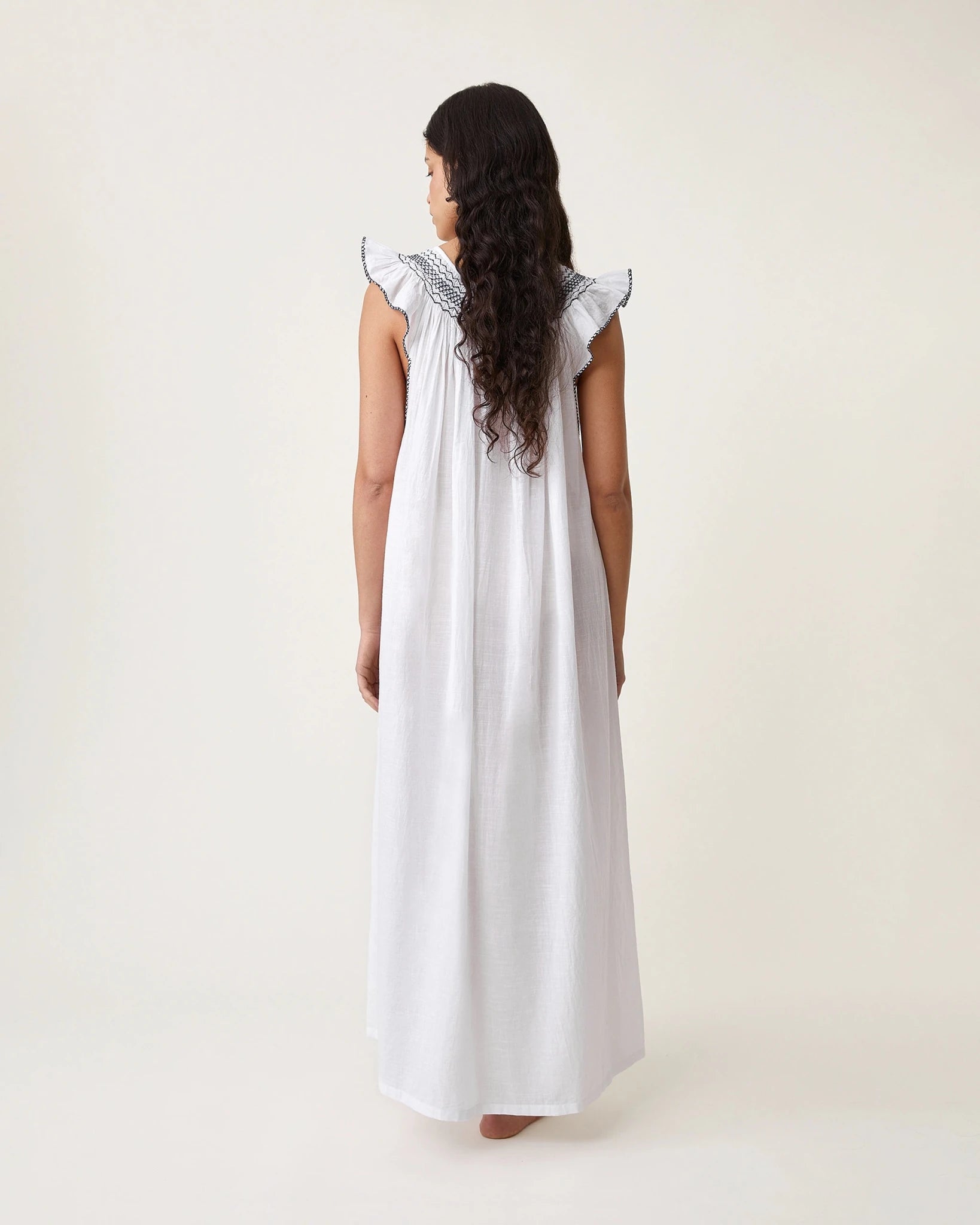 Robe de nuit Dona blanche broderies navy - Scarlette Ateliers