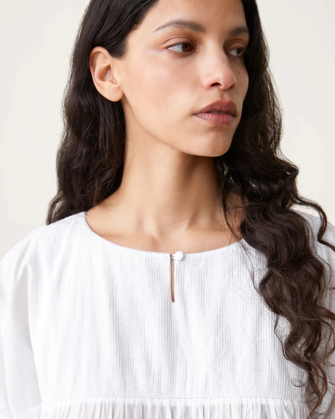 Robe de nuit Frida plissée blanches - Scarlette Ateliers